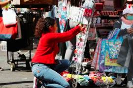 Según el Inegi, la economía informal tiene una ocupación laboral 32 millones 743 mil; la formal es de 26 millones 790 mil de trabajadores.