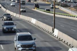 Personal del IMMUS realizó la alineación de 168 piezas delimitadoras en los carriles centrales del bulevar Nazario S. Ortiz Garza.