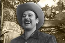El 15 de abril de 1957, Pedro Infante falleció en un accidente aéreo que conmocionó al país. A pesar de su aparente muerte, surgieron teorías de conspiración que afirman que el actor nunca murió en el accidente.