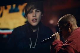 Justin Bieber regresó a los escenarios en Coachella 2026 con un espectáculo introspectivo en el que, además de presentar música de su etapa más reciente, hizo un repaso nostálgico de su carrera.