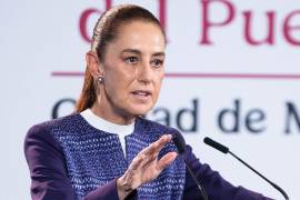 Sheinbaum señaló que las farmacias privadas también deben responder por la disponibilidad de sus productos.