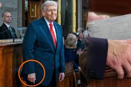 Las recientes apariciones públicas del presidente estadounidense reavivaron cuestionamientos sobre su estado físico, luego de que una mancha visible en su mano fuera captada durante un discurso oficial.