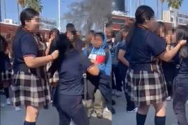 La pelea entre las alumnas de la secundaria Emiliano Zapata en Monclova fue captada en video y se viralizó en redes sociales.