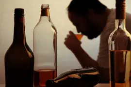 Las fiestas decembrinas incrementan el consumo de alcohol, tanto en adultos como en jóvenes, lo mismo que en mujeres.