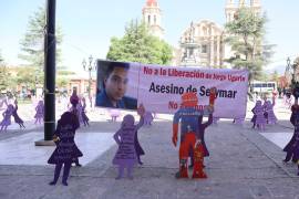 Memorial en la Plaza de Armas de Saltillo honra a las víctimas de feminicidio en México.