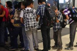 Menores migrantes repatriados llegan a México, donde autoridades aplican los PRIM para su traslado seguro a comunidades de origen.