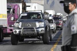 Los primeros paisanos que regresan a México por la temporada decembrina advirtieron que la vigilancia em las carreteras de Nuevo León aún es insuficiente.