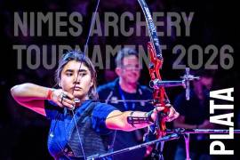Ángela Ruiz celebra su medalla de plata en el Nîmes Archery Tournament, resultado que la consolida entre la élite del tiro con arco bajo techo a nivel internacional.