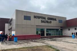 El deceso se registró alrededor de las 23:30 horas en el Hospital General de Saltillo, donde el paciente permanecía internado por un cuadro de neumonía y sin red de apoyo familiar.