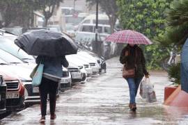 El frente frío propiciará lluvias y chubascos en Coahuila, Durango y Nuevo León, así como rachas fuertes de viento de 50 a 60 km/h y tolvaneras