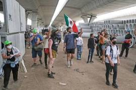 Unas 100 personas salieron a protestar en contra el ICE después de conocer los hechos, donde el venezolano fue baleado.