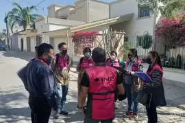 Supervisores del INE visitan a los sorteados para la elección judicial del 1 de junio en Coahuila.