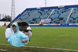 Pese a la fuerte lluvia, los aficionados catrachos ya empezaron poco a poco a llegar al Estadio Francisco Morazán.