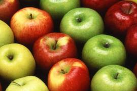 La manzana en general es una fruta que tiene un montón de propiedades y beneficios, ya que es rica en vitamina C, A, folatos, fibra soluble, así como minerales como el potasio.