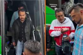 La Coordinadora Estatal de Trabajadores de la Educación de Guerrero (CETEG) entregó a dos trabajadores de la Secretaría de Gobernación (Segob) que tenían retenidos, a quienes acusaron de espiar sus movilizaciones.