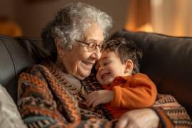 La convivencia entre abuelos y nietos fortalece los vínculos intergeneracionales, aunque especialistas señalan la importancia de que sea un acto voluntario y no una imposición.