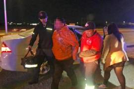 Paramédicos del GRUM atendieron al afectado en el sitio y confirmaron que sus lesiones no eran graves.