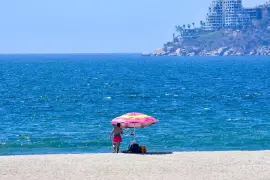 Cofepris ha informado que para estas vacaciones de verano, de las 289 playas mexicanas, 16 son detectadas como no aptas para su uso recreativo.
