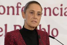 Sheinbaum y la SEP impulsan un debate nacional para regular el uso de celulares y redes sociales en escuelas y proteger la salud mental de los estudiantes.