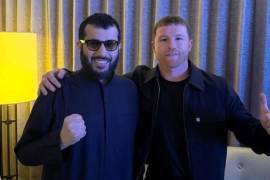 Turki Alalshikh y Canelo Álvarez pactaron un acuerdo de cuatro peleas del mexicano con ellos, tres de estas en Arabia Saudita.