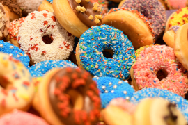 ¿Te da antojo de comer chocolate o pastel sin motivo real? La ciencia demuestra que caminar 15 minutos puede ayudarte a controlar ese impulso. Conoce cómo y por qué funciona.