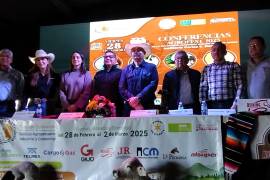 El presidente del Comité Organizador, Antonio Aguirre Sifuentes, acompañado por otros integrantes del evento, presentaron los pormenores de la 3da edición del AGROFEST Coahuila. FOTO: