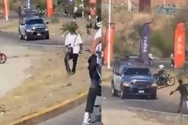 Grupo de motociclistas lanza piedras en contra de patrulla en León, Guanajuato