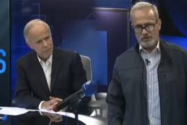 Israel Vallarta protagonizó un momento de tensión durante una entrevista con Ciro Gómez Leyva al lanzarle billetes antes de abandonar el estudio. El episodio reavivó el debate sobre el caso que lo mantuvo 20 años en prisión.