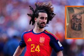 Marc Cucurella presumió el retrato de Luis de la Fuente con la Copa del Mundo, plasmado en su antebrazo izquierdo.