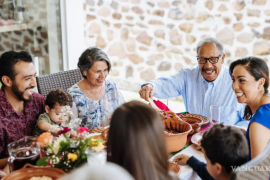 Familias coahuilenses comparten apoyo para enfrentar problemas cotidianos.