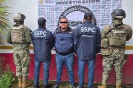 La Secretaría de Marina detuvo a Adolfo ‘N’, mejor conocido como ‘Gordo Adolfo’, quien tenía orden de aprehensión en Perú y ficha roja de la Interpol por su participación en el asesinato de suboficiales de la Policía Nacional peruana.