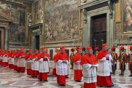 El cónclave para elegir al sucesor del papa Francisco comenzará el 7 de mayo. Conoce todos los detalles sobre el proceso, los posibles candidatos y las curiosidades que rodean esta elección histórica.