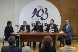 El rector de la UAdeC, Octavio Pimentel Martínez, expuso los retos y equilibrios entre autonomía universitaria y fiscalización del gasto federalizado.