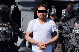 César Alejandro ‘N’, alias “El Botox”, presunto líder de “Los Blancos de Troya”, y sus dos escoltas identificados como Eder ‘N’ y Esteban ‘N’, fueron vinculados a proceso por diversos delitos, en audiencia inicial.