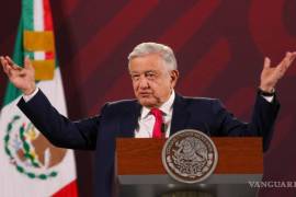 Andrés Manuel López Obrador anunció reformas que incluyen la eliminación de organismos anticorrupción, generando controversia y críticas de expertos.