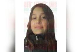 La adolescente de 16 años vestía mallón negro, suéter gris y tenis grises al momento de desaparecer.