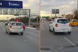 Dos casos de coches que no usan direccionales fueron evidenciados en apenas un kilómetro de distancia.