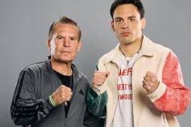 El exboxeador Julio César Chávez salió en defensa de su hijo, Julio César Chávez Jr., tras su detención en Estados Unidos y posterior deportación a México, donde enfrenta una orden de aprehensión por delincuencia organizada y tráfico de armas.