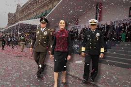 Ricardo Trevilla Trejo, secretario de la Defensa Nacional; Claudia Sheinbaum, Presidenta de México, y Raymundo Pedro Morales Ángeles, secretario de Marina, encabezaron el 114 Aniversario de la Revolución Mexicana en el Zócalo.