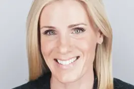 La directora de recursos humanos de la compañía tecnológica Astronomer, Kristin Cabot, renunció a su cargo.