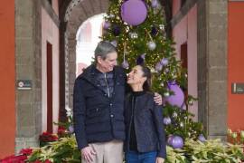 Claudia Sheinbaum, presidenta de México, en compañía de su esposo Jesús María Tarriba enviaron un mensaje de Navidad desde los pasillos de Palacio Nacional.