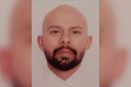 Al momento de su desaparición vestía pantalón azul marino, playera negra y portaba mochila negra con rojo.