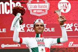 Isaac del Toro consiguió un histórico tercer lugar en la Strade Bianche 2026 en Siena, Italia, resultado que confirma el gran momento del ciclista mexicano dentro del UCI World Tour.