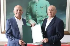 Raúl Sifuentes recibió el nombramiento como titular de la Unidad de Inteligencia Financiera del Estado.