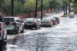 Los operativos carrusel se mantienen en avenidas de Saltillo para prevenir accidentes durante las lluvias.