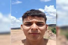 Entre las señas particulares del adolescente destacan una perforación en la oreja izquierda y una cicatriz visible en la mano.