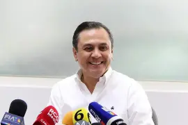 Xavier Alain Herrera Arroyo, gerente general del SIMAS, encabezó la reunión del Consejo Directivo.