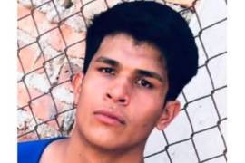 Carolina Vázquez sepultó a Joseph, identificado tras 16 meses en el Semefo de Jalisco, mientras continúa la búsqueda de su hijo Giovanny, desaparecido en julio.