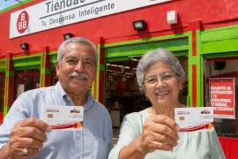 Los adultos mayores que reciben la Pensión del Bienestar pueden utilizar su Tarjeta Bienestar para realizar compras en Tiendas 3B.