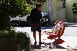 La banca en la plaza se ha convertido en un espacio para el disfrute de la lectura con libros gratuitos para todos.